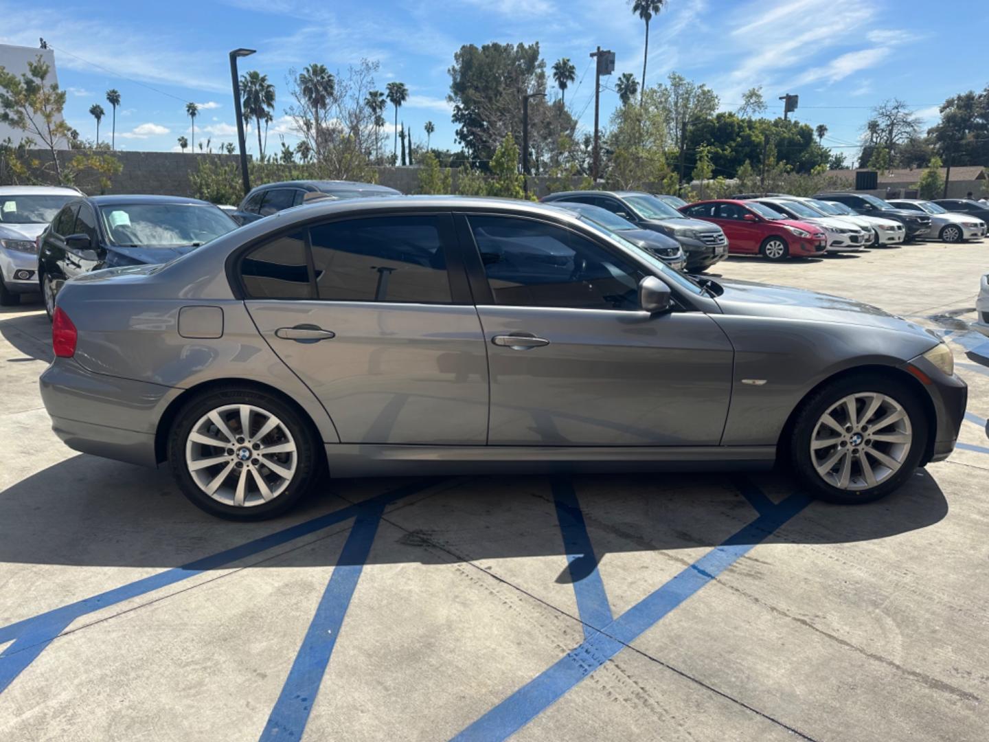 2011 Gray /Black BMW 3-Series leather (WBAPH7C51BE) with an 3.0 6 cylinder engine, Automatic transmission, located at 30 S. Berkeley Avenue, Pasadena, CA, 91107, (626) 248-7567, 34.145447, -118.109398 - Leather! Moon-roof! This 2011 BMW 3-Series 328i comes well equipped. Looking for a reliable ride but struggling with bad credit? Our dealership has got you covered with our impressive selection of used vehicles, including the sleek and stylish 2011 BMW 328. With its powerful inline 6-cylinder engin - Photo#6